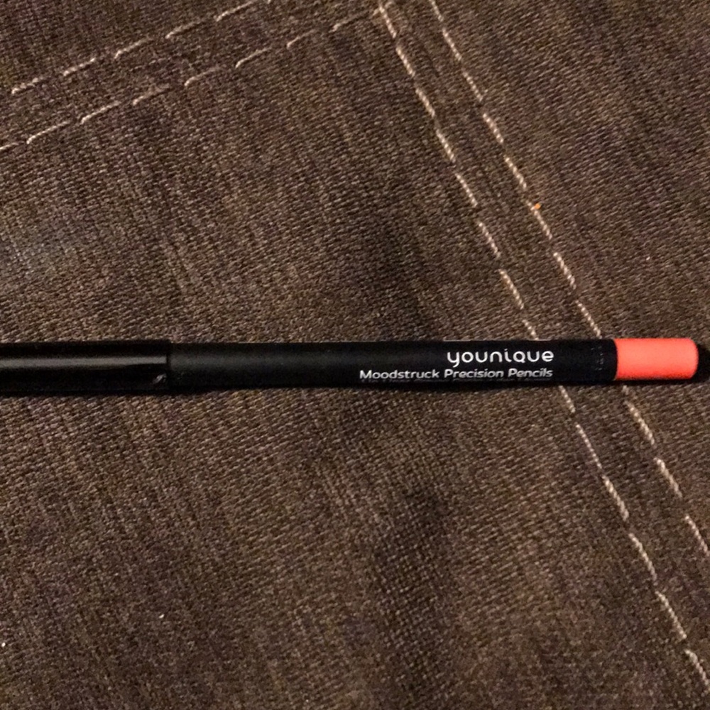 Moodstruck precision lip pencil in Peachy